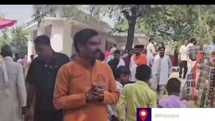 छतरपुर: टिकट कटने के बाद राजेश प्रजापति अपने कार्यकर्ताओं के सामने ही फूट-फूट कर रोने लगे