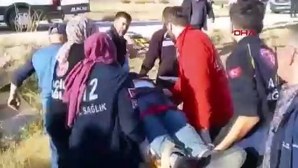 İşçi servisi ve kamyonet çarpışıp şarampole devrildi!