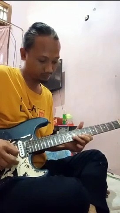 UNDER A GLASS MOON - MELODY