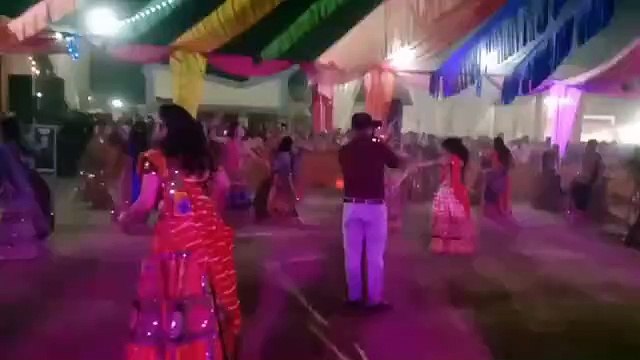 डांडिया पर जमकर थिरके कदम, देखें वीडियो
