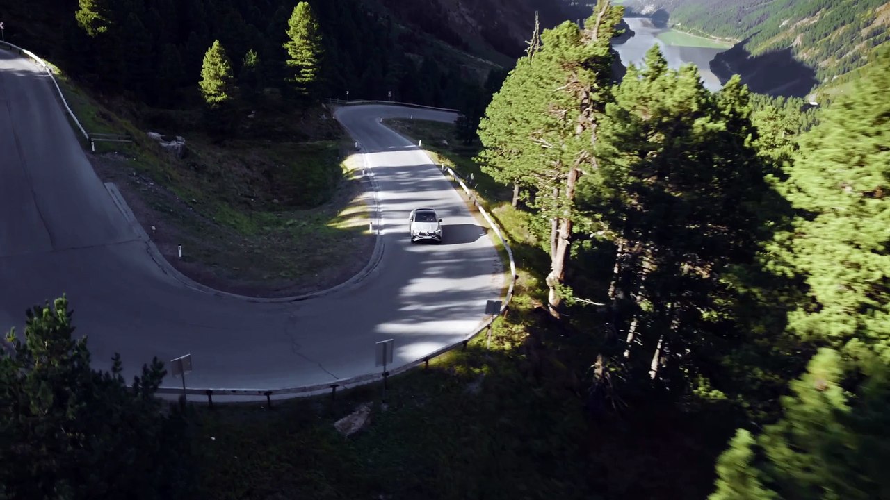 Mercedes-AMG GLE 53 Hybrid 4Matic+ - facelift (2023) - Driving Scenes