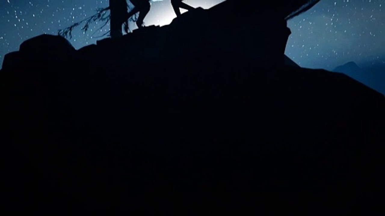 Wolf_howl_at_the_full_moon_made_in_Ue5(1080p60)