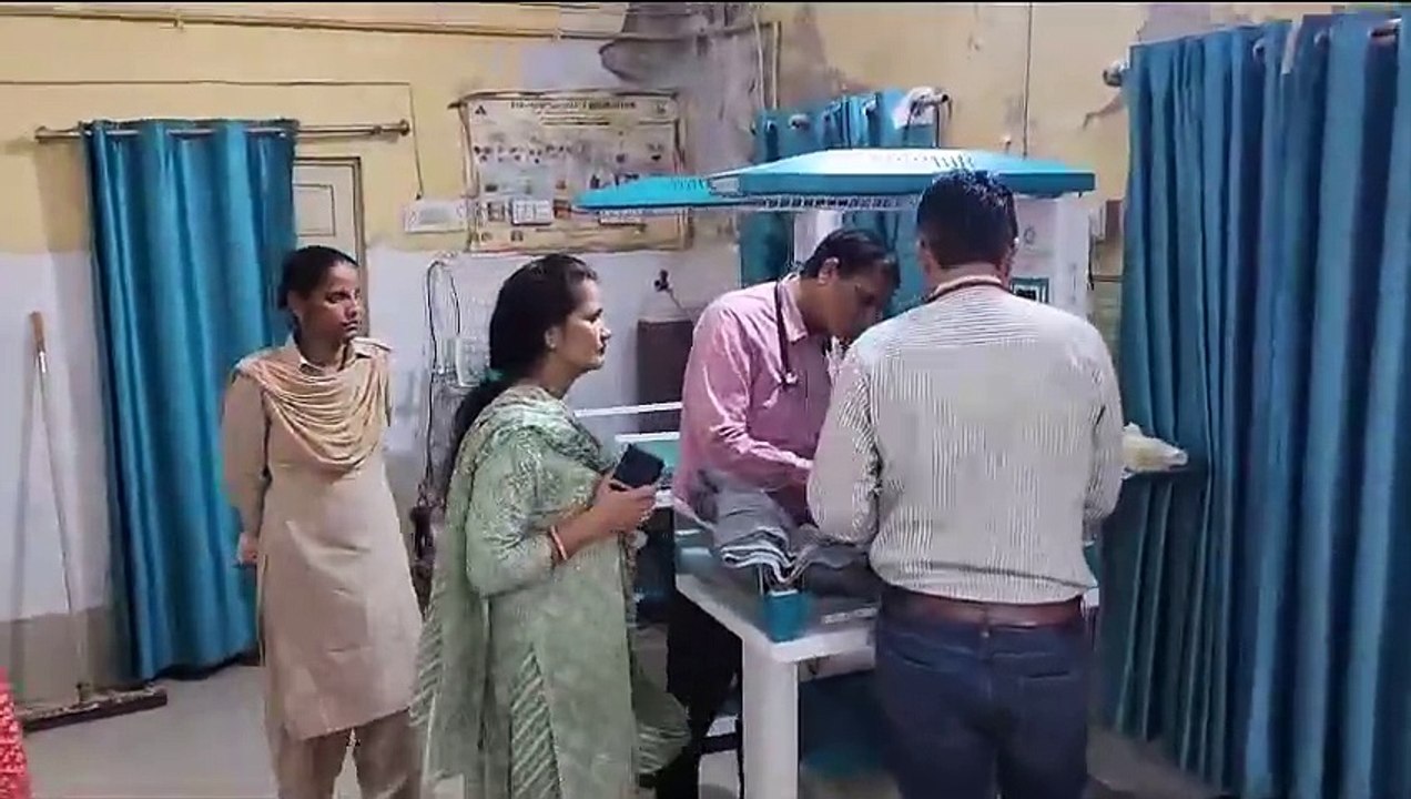 रामगढ़: नवजात शिशु झाड़ियां के पास खेत में कंबल में लिपटा हुआ मिला