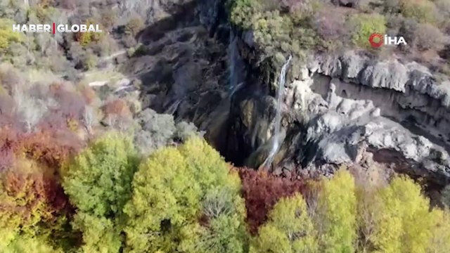 Sivas'taki Dipsiz Göl Şelalesi kartpostallık görüntüler çıkardı