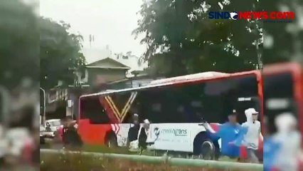 Puluhan Pelajar di Jatinegara Tawuran dan Saling Sabet dengan Sajam