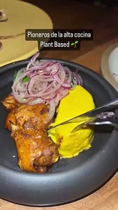 Empanada Negra, un bar de Palermo sirve una empanada que es furor en Bs As