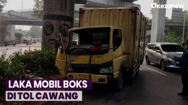 Truk Boks Ringsek Tabrak Tiang Tol Cawang, Hindari Kendaraan Rem Mendadak