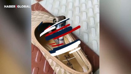 Ayakkabının içinde bulunan bebek kobranın görüntüleri viral oldu