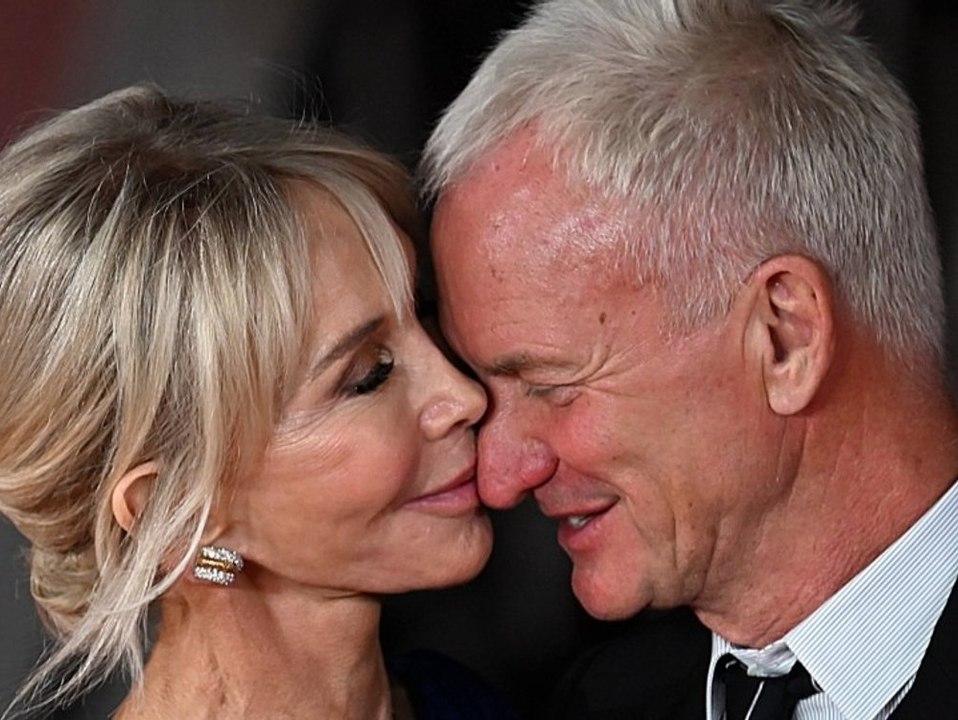 Sting und Trudie Styler verliebt auf dem roten Teppich