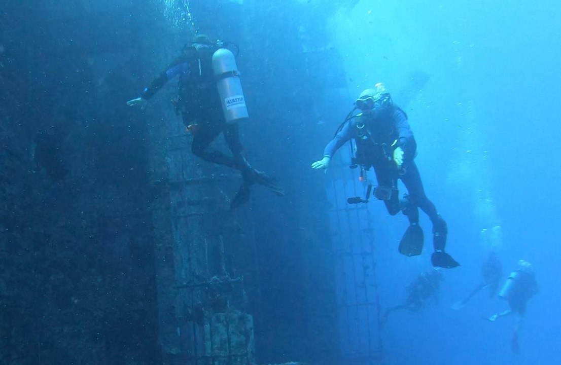 Les papys plongeurs de Wapi découvrent avec émotion l'épave du Salem express