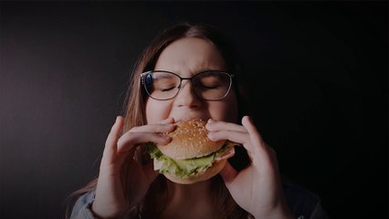 bd-consejos-para-evitar-los-atracones-de-comida-241023