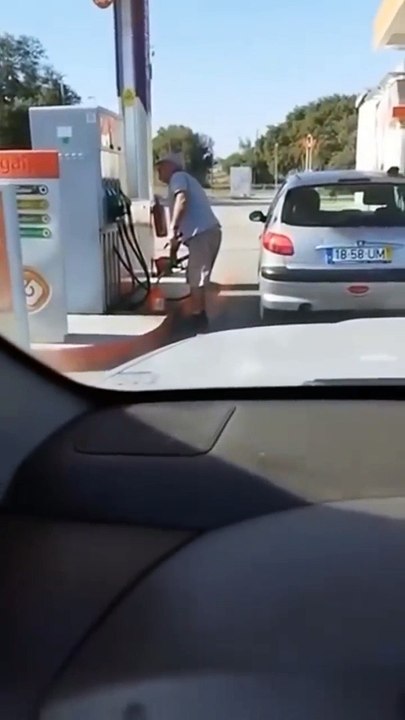 Tuga faz o impensável numa bomba da Galp