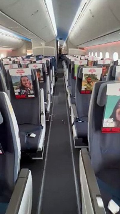 Israël: La compagnie aérienne israélienne El Al affiche sur ses sièges les photos des personnes détenues à Gaza