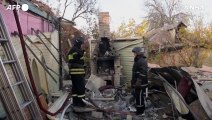 Ucraina,  a Donetsk i vigili del fuoco spengono un incendio