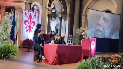Staino, da Guccini a Sofri in tanti per l'ultimo saluto a Firenze