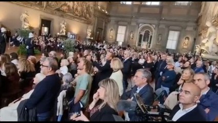 Staino, da Guccini a Sofri in tanti per l'ultimo saluto a Firenze