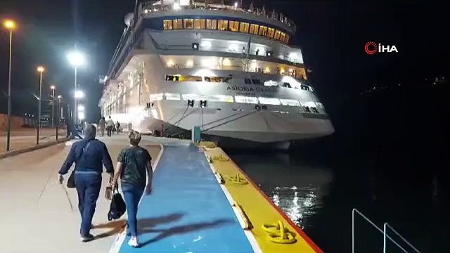 Rusya'dan gelen kruvaziyer gemisi Amasra Limanı'na demirledi