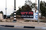 İsrail'de Gazze Şeridi sınırına yakın bölgelere 'Biz kazanacağız' pankartları asıldı