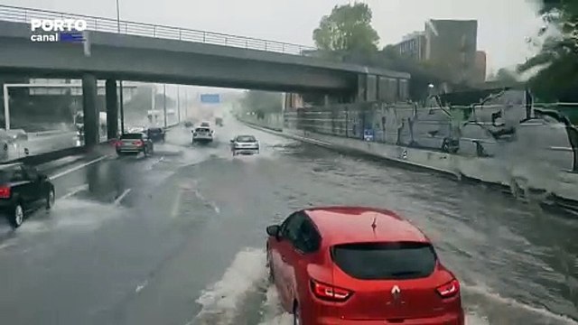 Chuva forte alaga estradas na região Norte