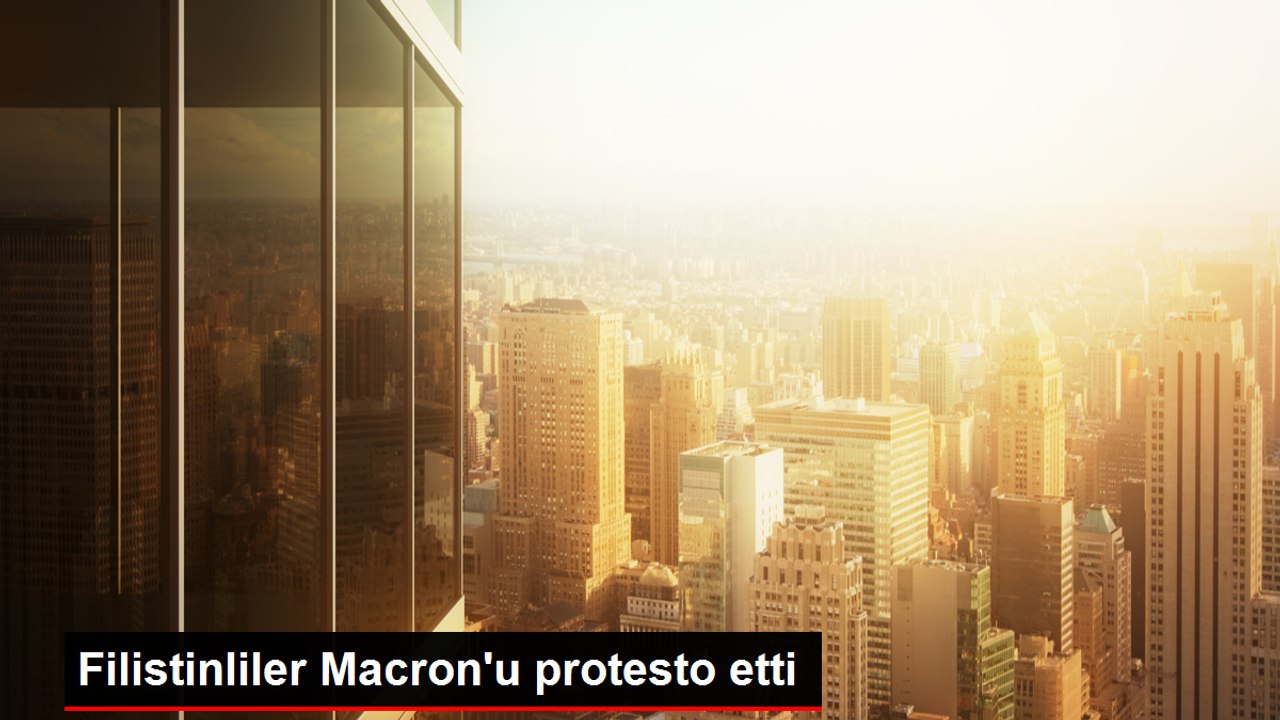 Filistinliler Macron'u protesto etti