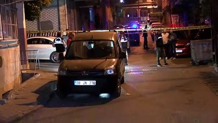 Bağcılar'da Park Halindeki Otomobile Ateş Açıldı