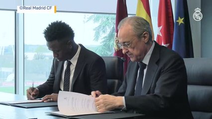 Real Madrid - Vinícius pronlonge jusqu'en 2027