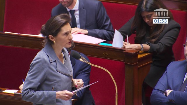 Bus caillassé avant le match OM-OL: Jamais nous ne céderons face à ceux qui cassent, détruisent ou salissent le sport déclare Amélie Oudéa-Castéra, ministre des Sports