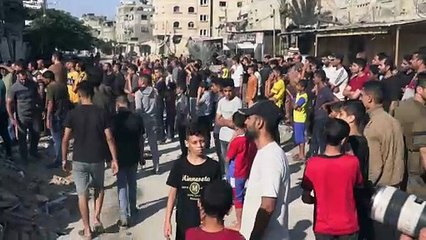 Exército de Israel avança entre ruínas de Gaza