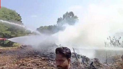 देवास: मीठा तालाब के समीप कचरे में लगी आग, मौके पर पर पहुंची फायर ब्रिगेड