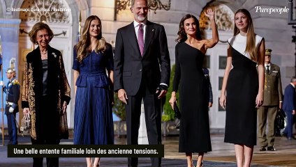 Video herunterladen: Letizia d'Espagne après les embrouilles : complice avec sa belle-mère Sofia, ces gestes tendres qui en disent long