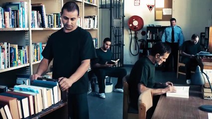 ظابط سابق بيدخل سجن فاسد شديد الحراسة مع حارس قذر .. Convict