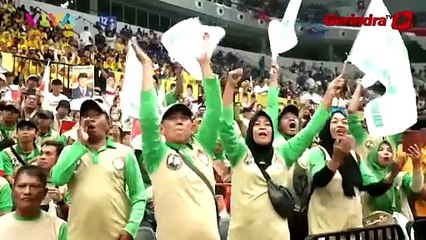 Momen 'Canggung' Gibran, Berdiri di Belakang Prabowo