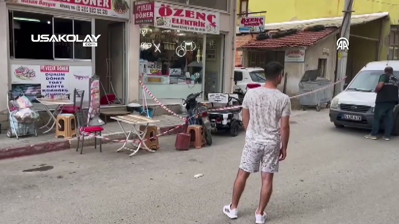 Uşak'ta Karısını ve Dostu Olduğunu İddia Ettiği Kişiyi Bıçakladı