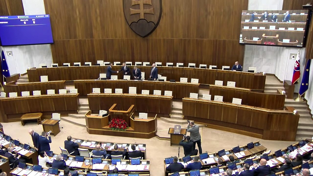 ZÁZNAM: Predsedom parlamentu sa stal P. Pellegrini