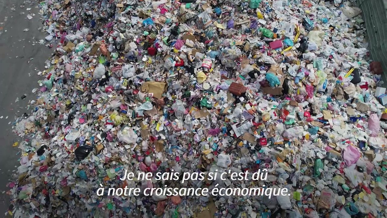 Jusqu'à ce que les ordures nous séparent: un couple taïwanais pose dans une décharge