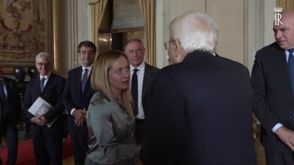 Video herunterladen: Mattarella incontra Meloni e ministri alla vigilia del Consiglio Ue