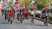 Mersin'de 100 öğretmen 100. yılda 29 kilometrelik bisiklet turu yaptı