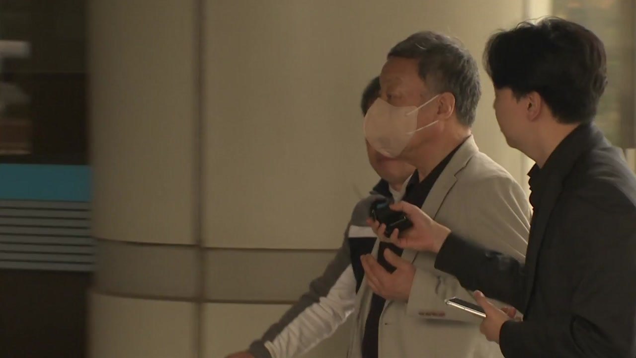 '세무조사 무마 뒷돈' 윤우진, 1심에서 징역 10개월 선고 / YTN
