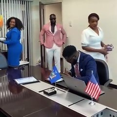 La Surprenante Visite de Son Frère depuis l'Allemagne lors de son Premier Jour en Tant qu'Avocat à New York