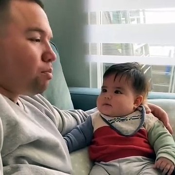 Ce bébé essaie d’imiter son père qui fait du beatbox !