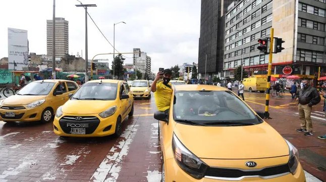 Paro de taxistas en Bogotá continúa tras no llegar a acuerdos con la Secretaría de Movilidad