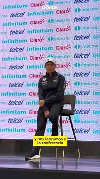 Checo Pérez presenta su casco para el México GP