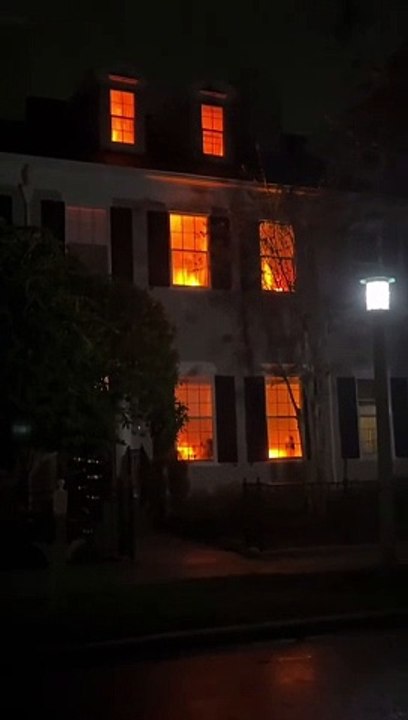 Efecto de casa en llamas para Halloween