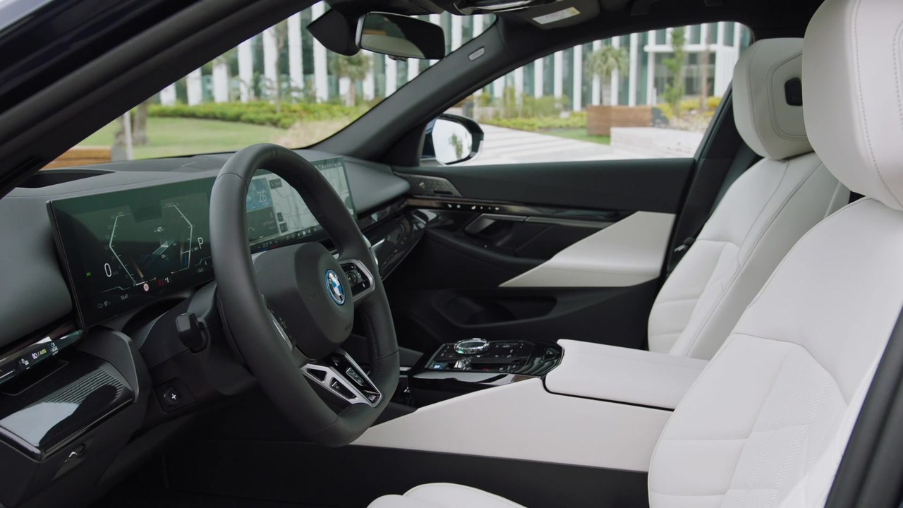 Der neue BMW 5er - Lenkrad und Bedienfeld in neuer Gestaltung