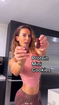 Delish, SUPER easy Protein Mini Cookies - 30 Cals per cookie/540 Cals for ALL of the 18 cookies Vegan friendly