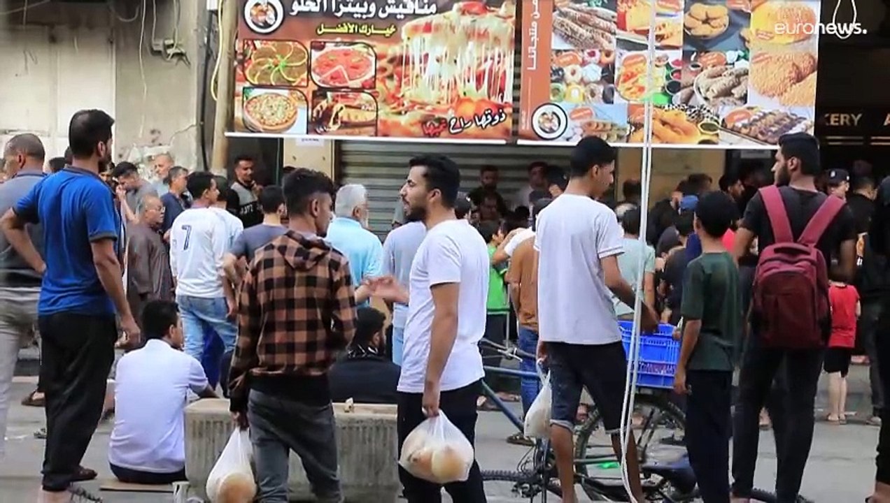 شاهد: دون ماء وخبز... أهالي غزة يتحدّون الأوضاع الكارثية تحت القصف الإسرائيلي