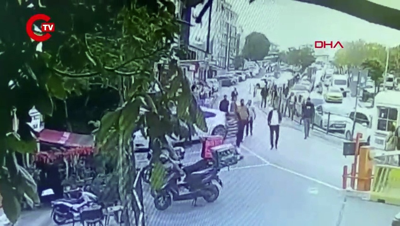 Bakırköy Adliyesi önünde bıçaklı kavga