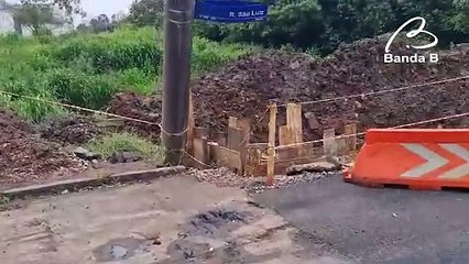 Rua São Luiz é bloqueada em Curitiba