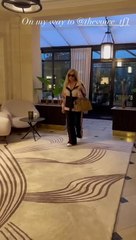 Lara Fabian en jogging et sac Tod's