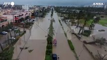 Messico, l'uragano Otis raggiunge Acapulco: la devastazione ripresa dal drone